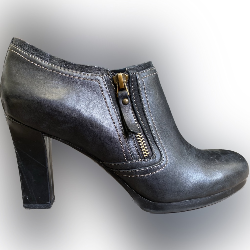 Naturalizer “Annabel” black heeled zip up leather ankle booties rubber heel - Picture 1 of 12